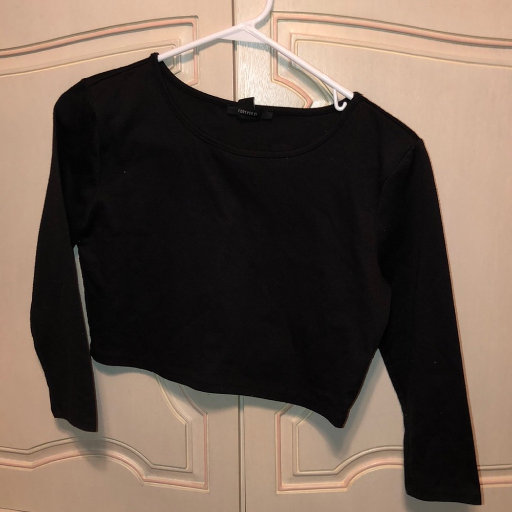 Black long sleeve crop top